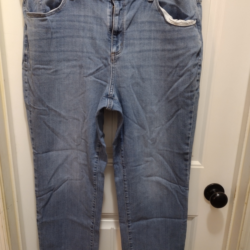 Universal Thread Light Blue Straight Leg Jeans